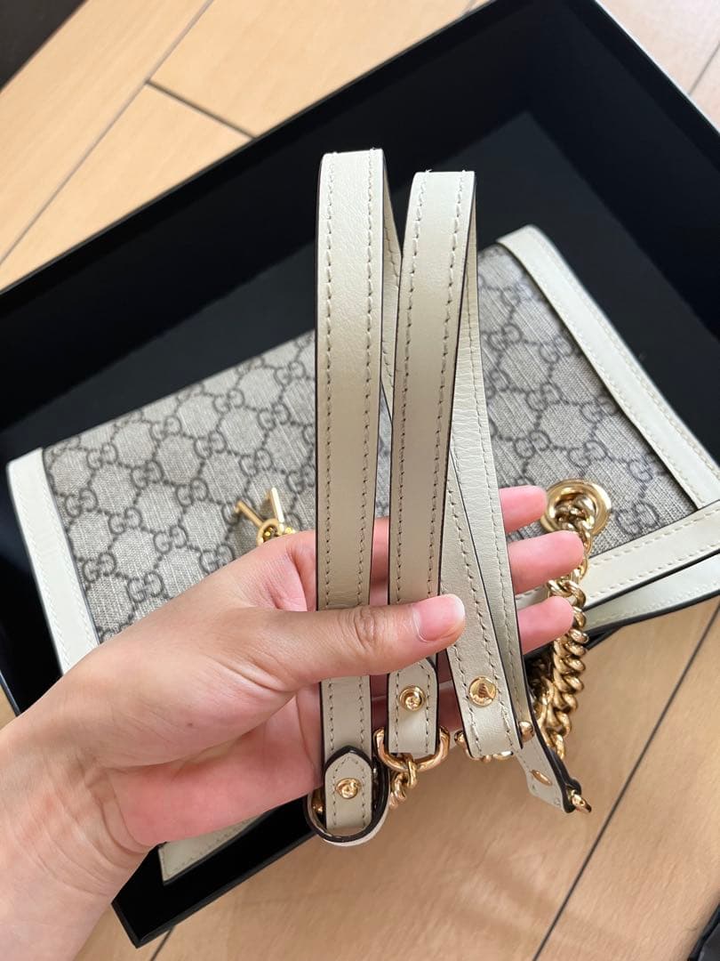 レディース　ショルダーバッグ ベージュ