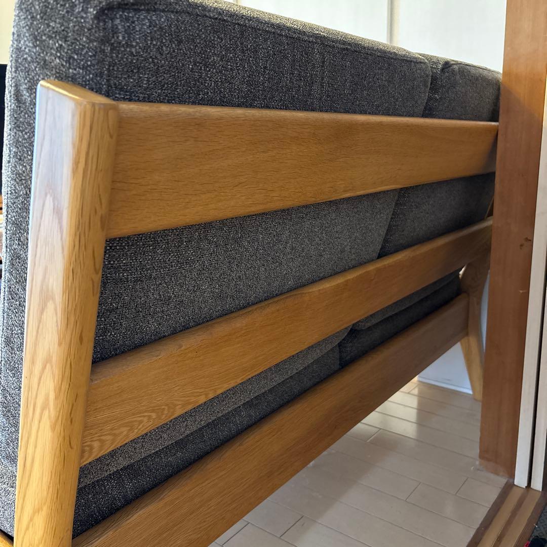 大塚家具　二人掛け木製フレームソファ　布地クッション