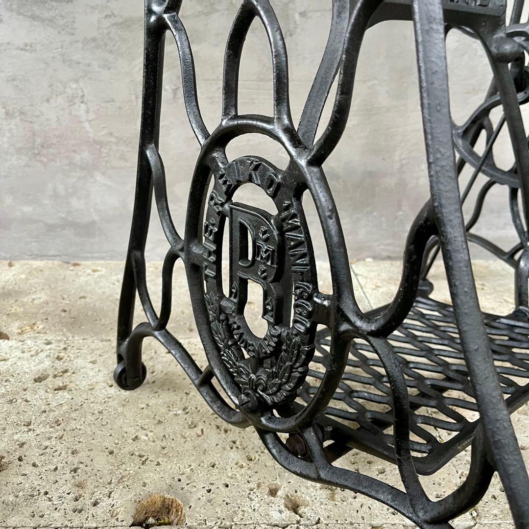 アンティークミシン脚テーブル　【REIKO 】足踏みミシン　網目　レトロ雑貨