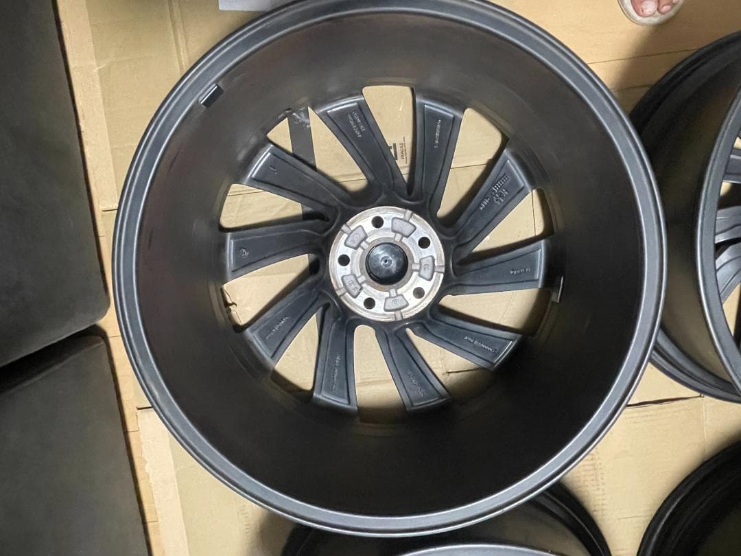 フォルクスワーゲン　アルテオンR-Line 　20インチ純正ホイール