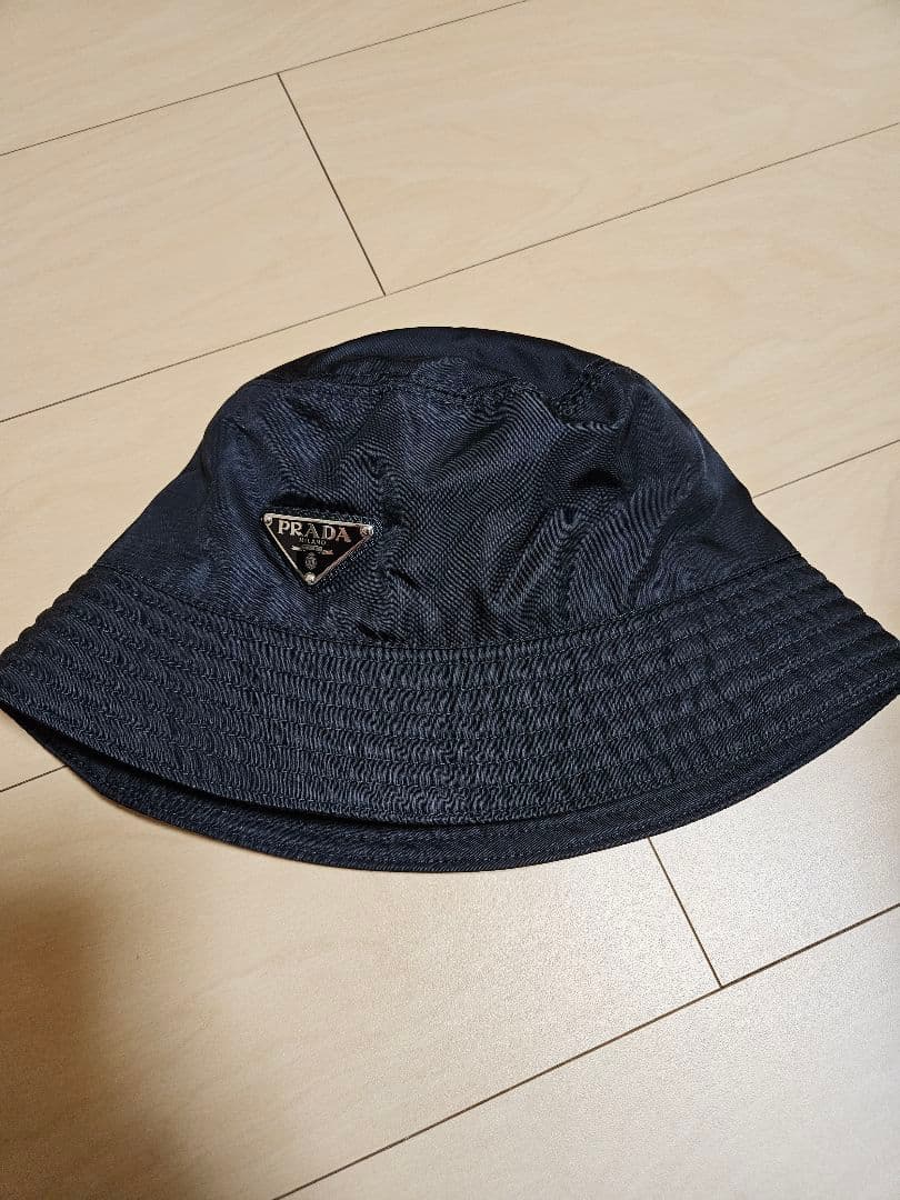 週末SALE　美品　人気PRADA バケットハット 人気の黒