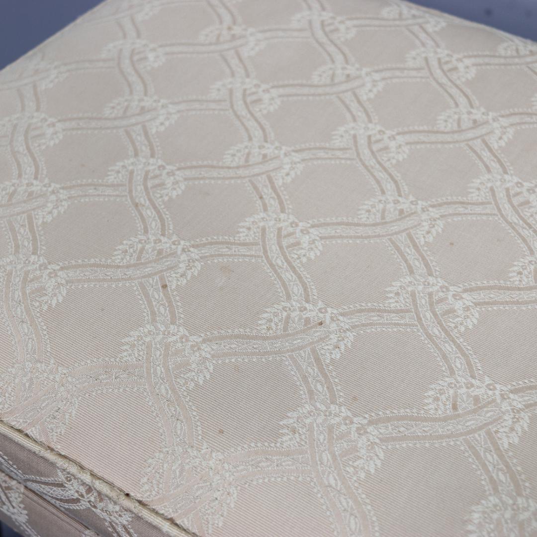 イーセンアーレン ウイングバックソファ オットマン アメリカ