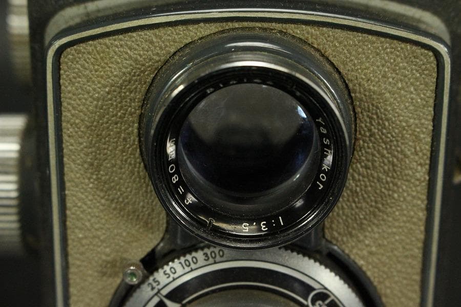 Yashica-A 二眼レフカメラ 昭和レトロ【ジャンク品】(メ1004)