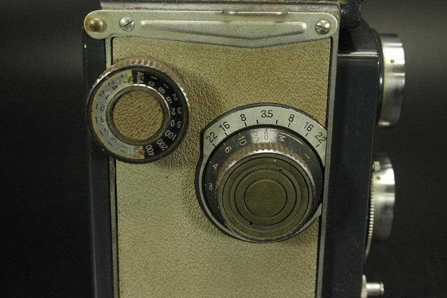 Yashica-A 二眼レフカメラ 昭和レトロ【ジャンク品】(メ1004)