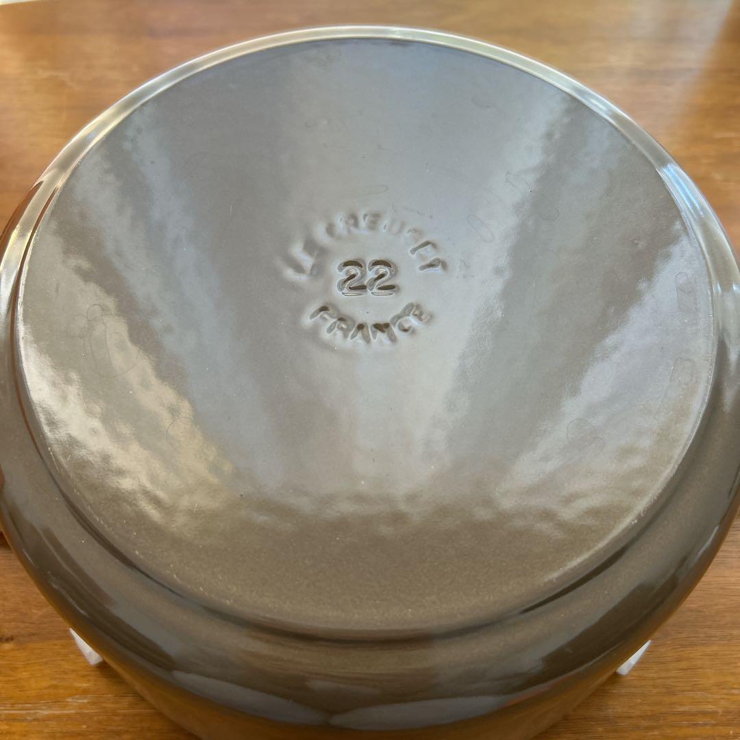 美品　ルクルーゼ LE CREUSET ココットロンド　リネン　22cm