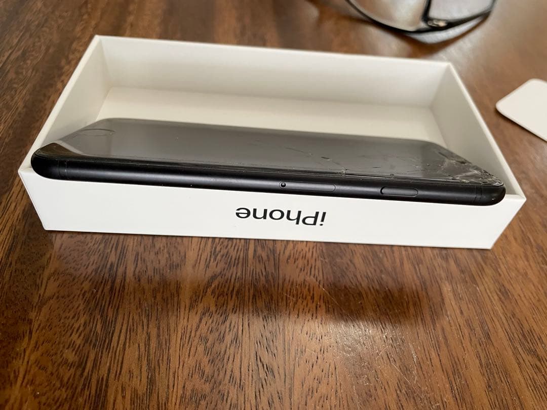 Apple iPhone SE 2ブラック 本体