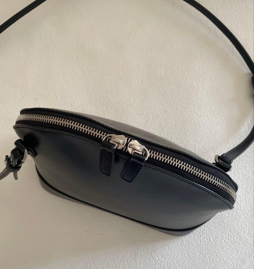 【YAHKI（ヤーキ）】ラウンドショルダーレザーバッグ　BLACK