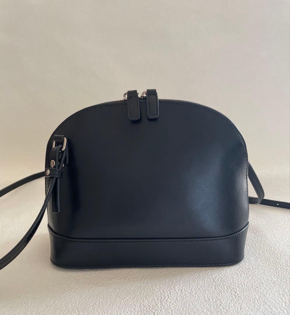 【YAHKI（ヤーキ）】ラウンドショルダーレザーバッグ　BLACK