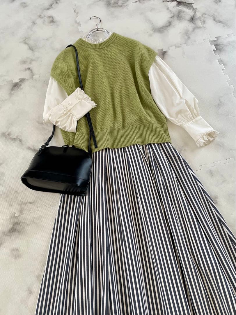 【YAHKI（ヤーキ）】ラウンドショルダーレザーバッグ　BLACK