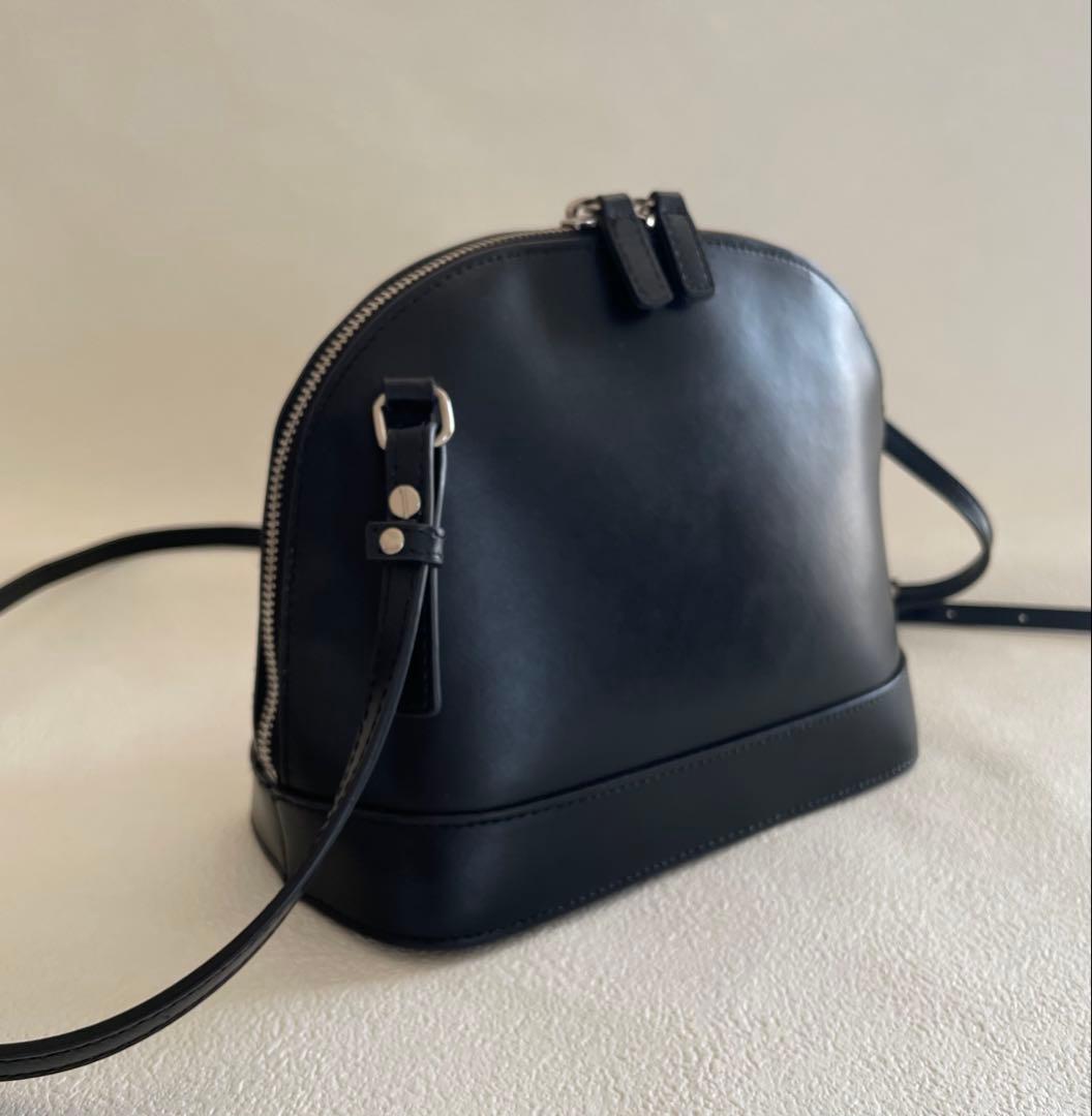 【YAHKI（ヤーキ）】ラウンドショルダーレザーバッグ　BLACK