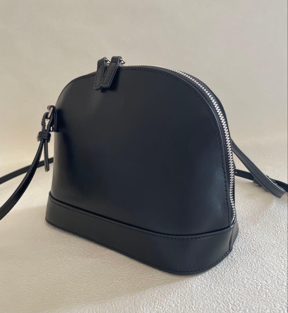 【YAHKI（ヤーキ）】ラウンドショルダーレザーバッグ　BLACK