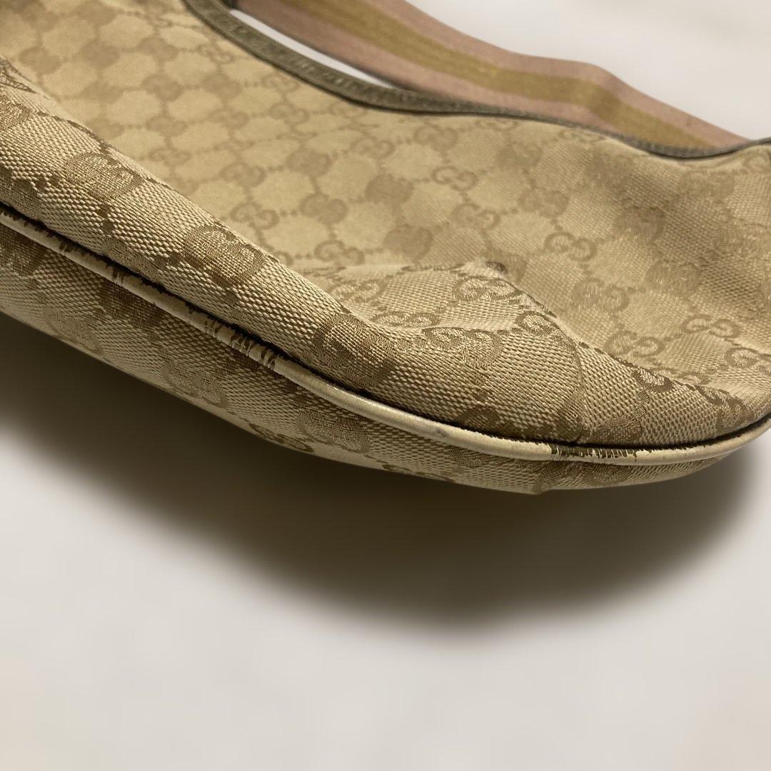 GUCCIハーフムーンショルダーバッグGG キャンバス