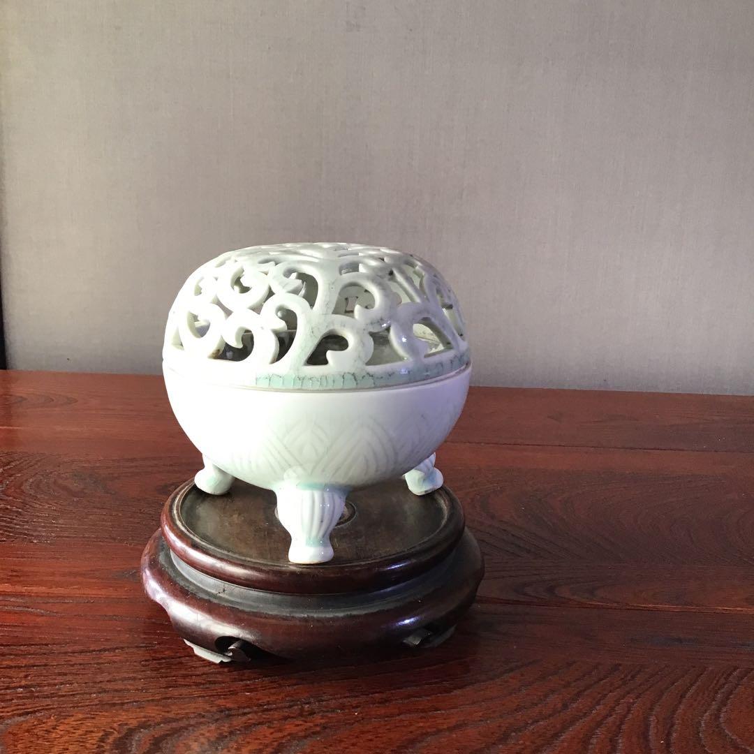 唐草紋彫透　三足　香炉　　清朝期