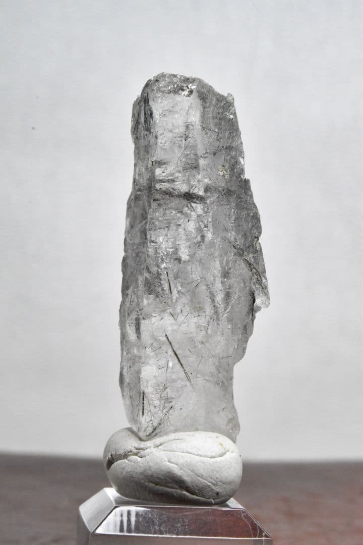 初期モンドクォーツ 角閃石入りポイント