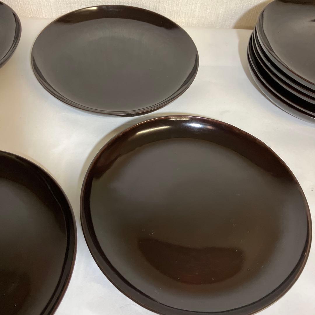 骨董木製漆塗り菓子盆１５枚（直径１７．５㌢、高さ２㌢、重さ９２㌘）