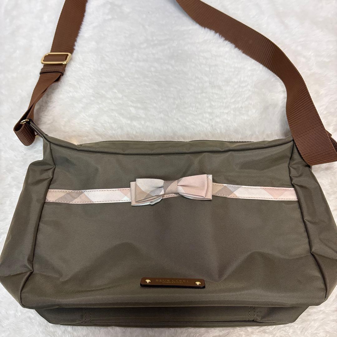 美品　ブルーレーベルクレストブリッジ ショルダーバッグ リボン チェック