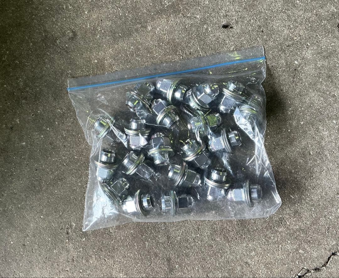 デリカD5 純正 シャモニー 限定ブラックホイール 純正ナット付属