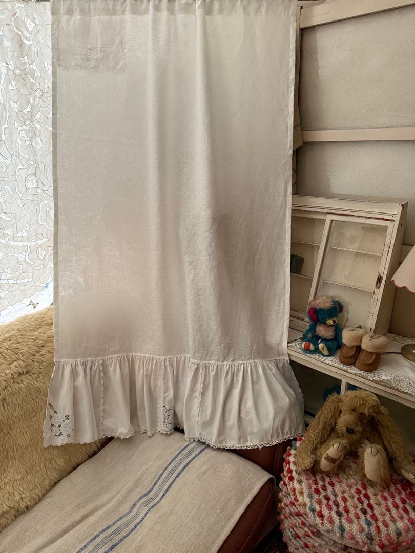 ホワイトリネンとフランスアンティークレース刺繍ஐ⋆*ふりふりカーテン