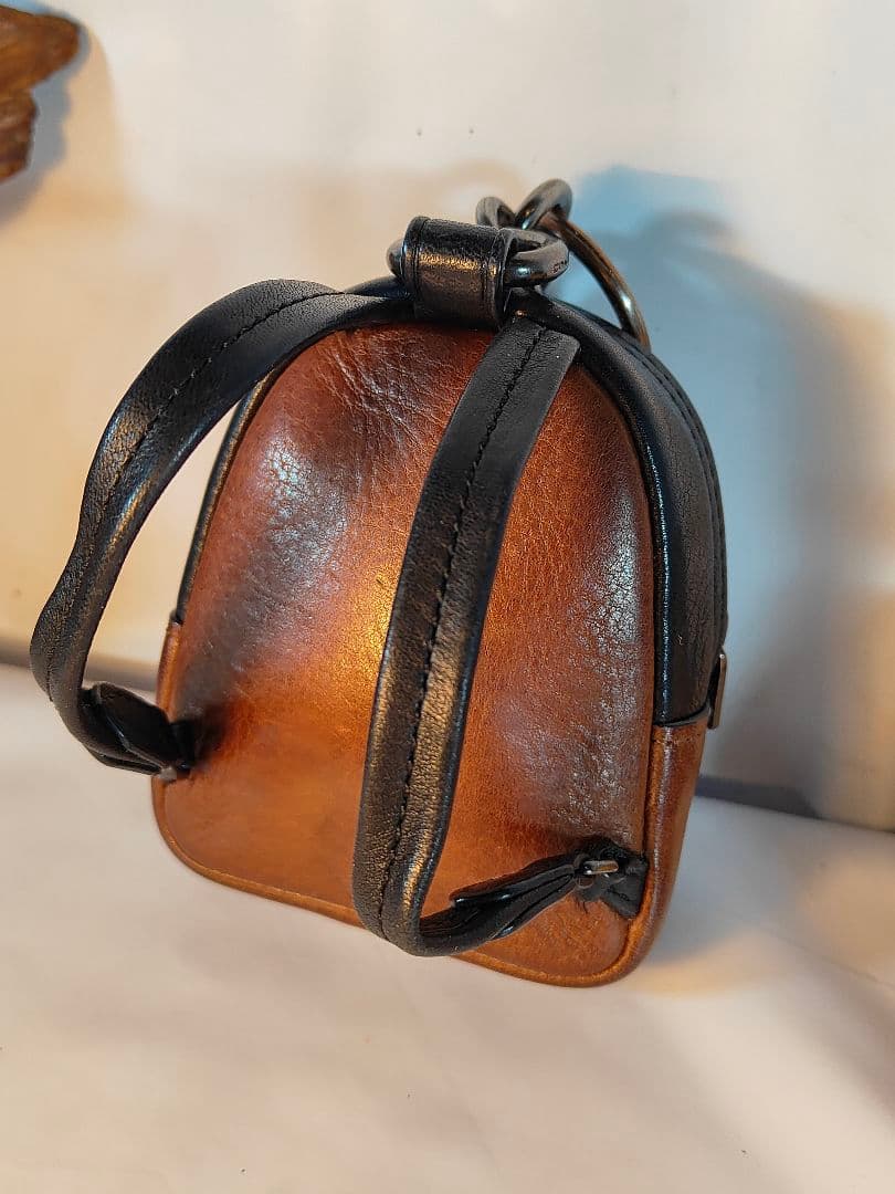 【極美品】COACH コーチ正規品　高級バックチャーム　本革ツートンキーホルダー