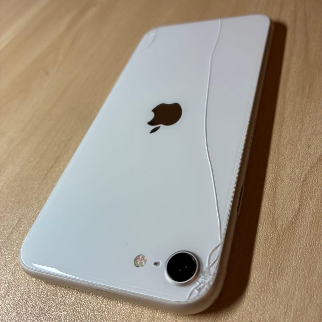 Apple iPhone SE 第3世代 スターライト 64GB 背面ヒビ有り