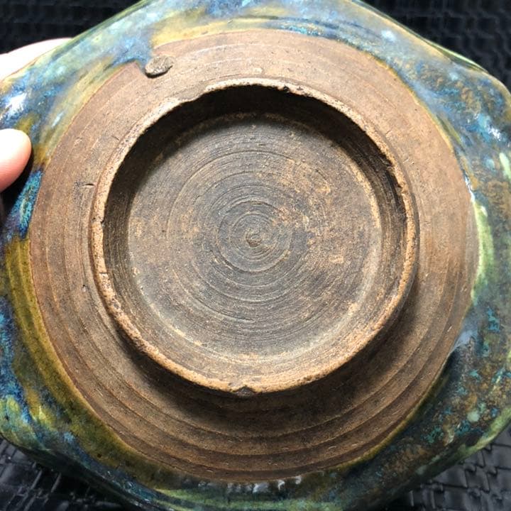 究極の美◼️蔵から美しい色合いの花鉢と思われる器が出て来ました。