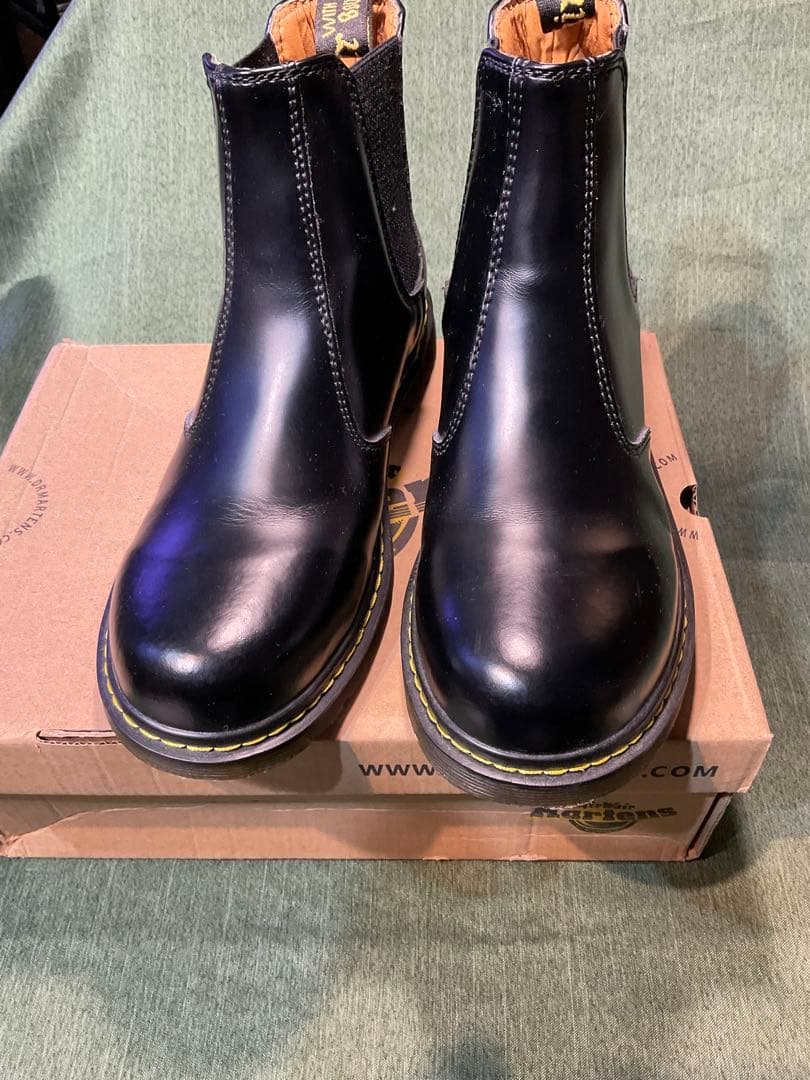 定番Dr.Martens サイドゴアチェルシーブーツ新品同様EU42 UK8