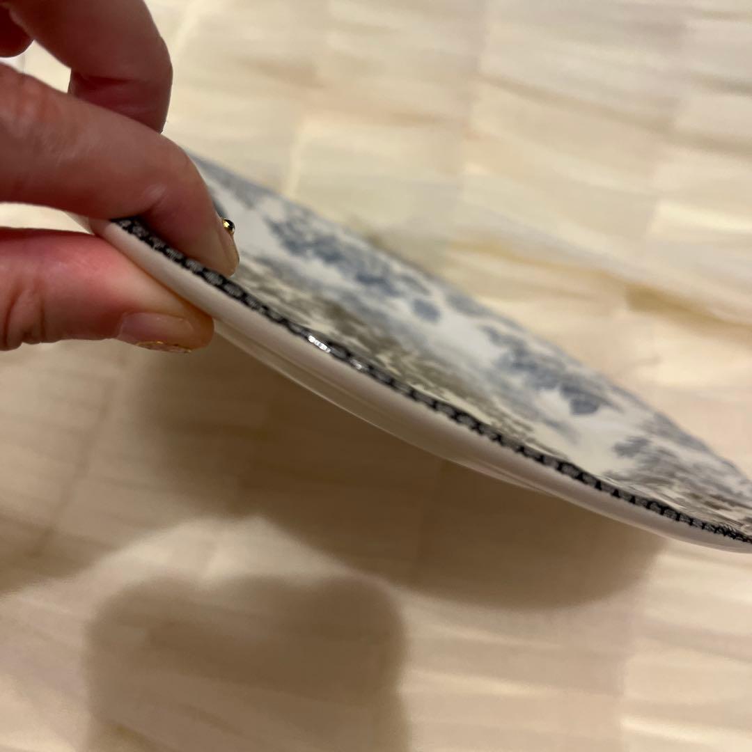 Anthropologie購入黒白花柄の中型皿 陶磁器製2枚セットです。