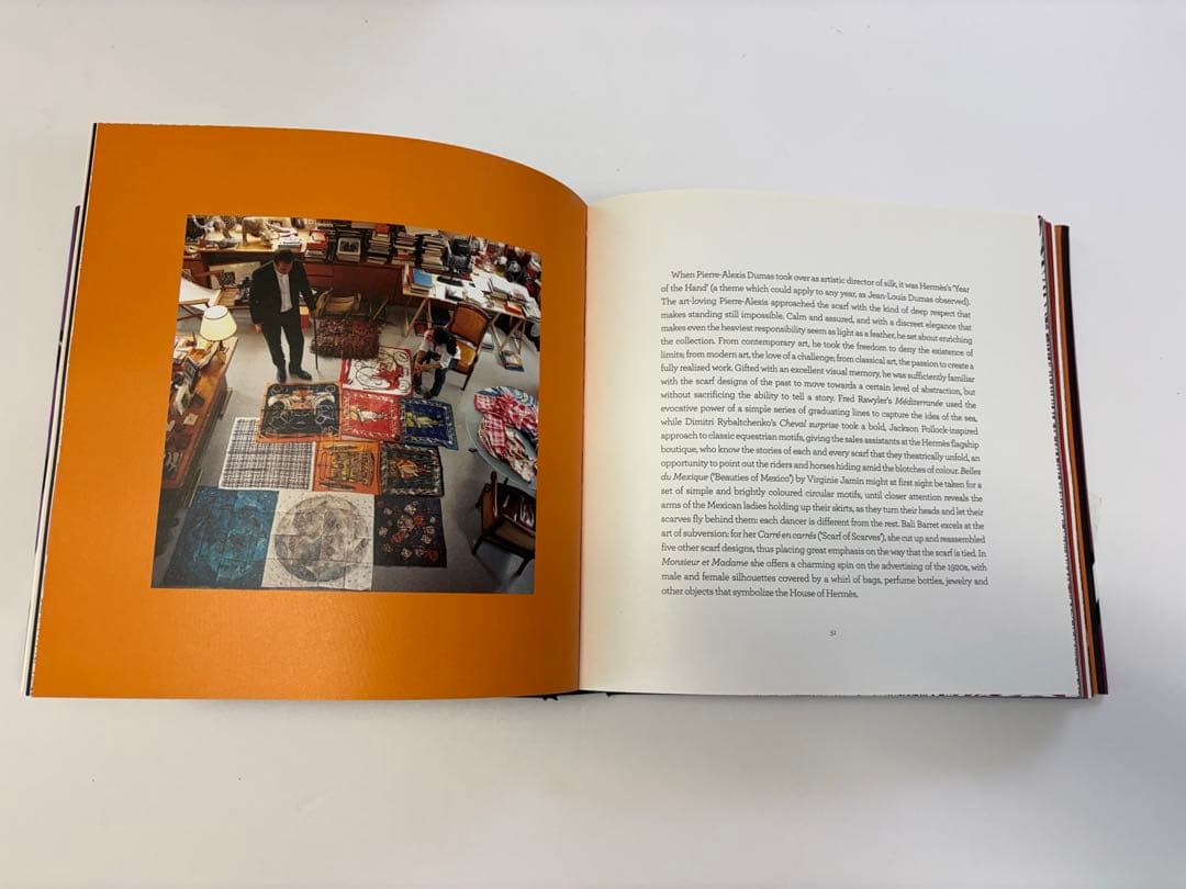 THE HERMÈS SCARF 歴史と神秘　美品