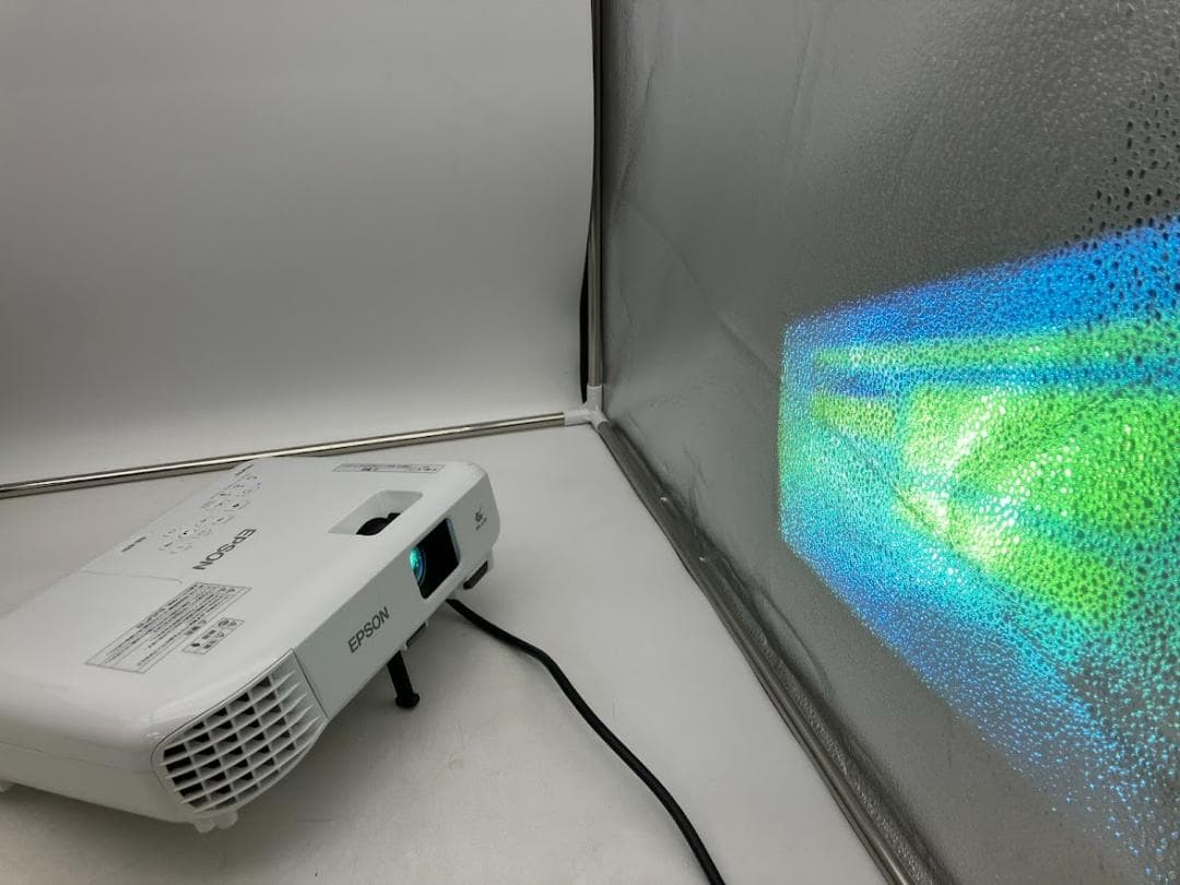 EPSON ビジネスプロジェクター　EB-E01 　ホワイト