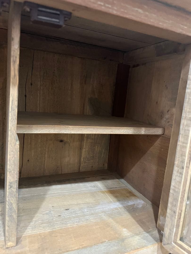 【Sale最終価格】 脚のアイアン飾りが素敵な脚飾付フレンチキャビネット