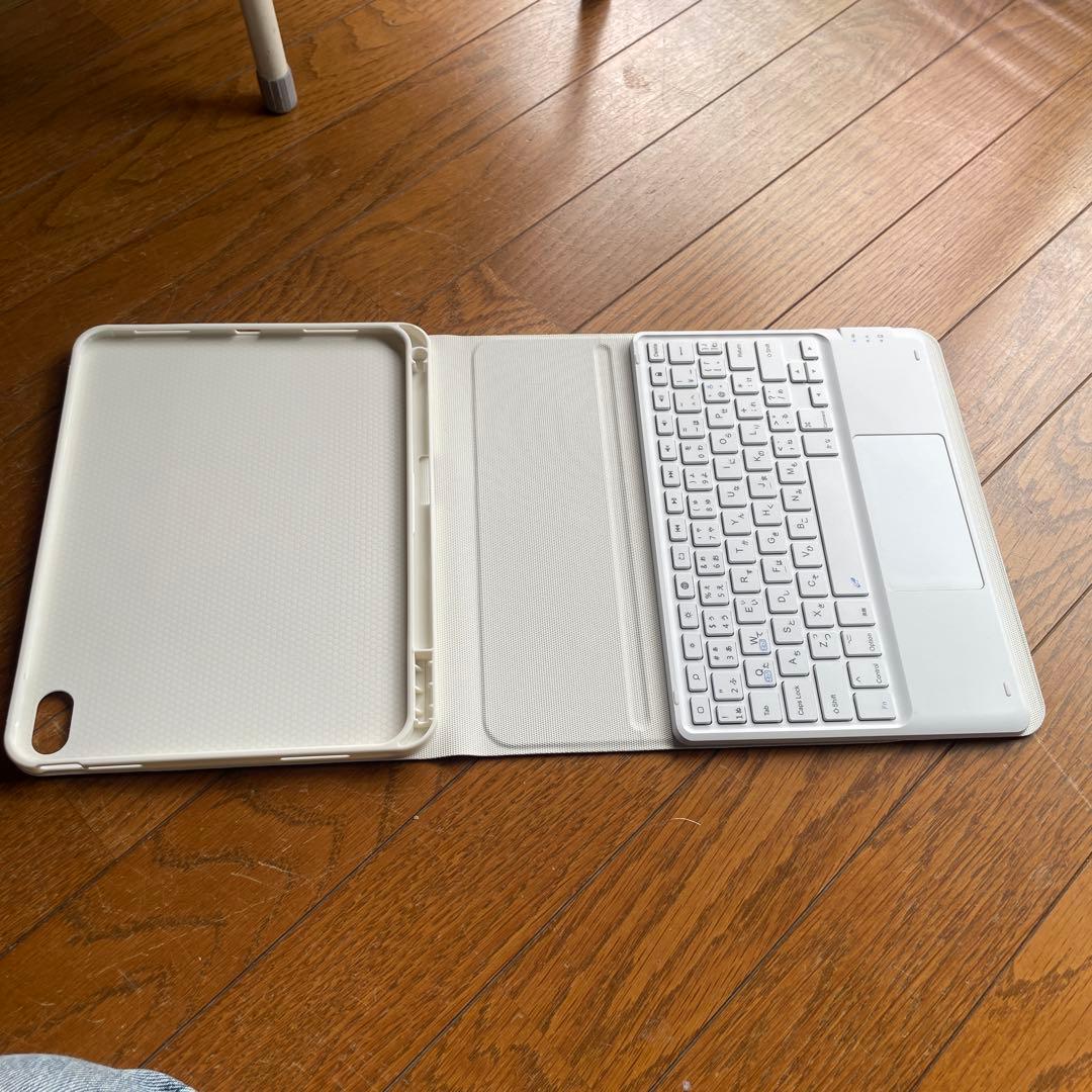 Apple iPad 11世代　多機能キーボード付き　10/4購入品