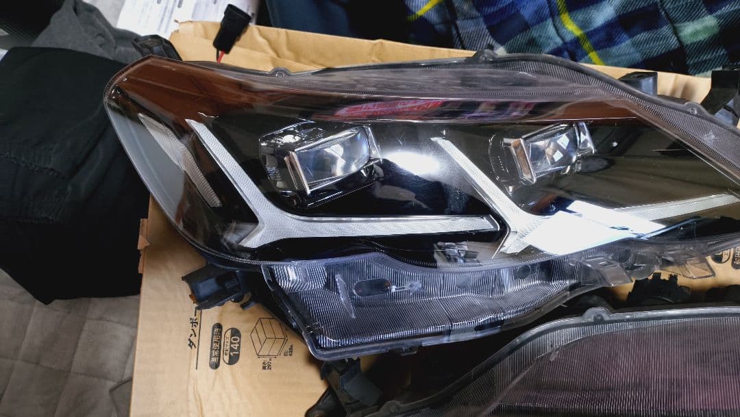 【ジャンク】マークＸ　１３０前期用VLANDヘッドライト