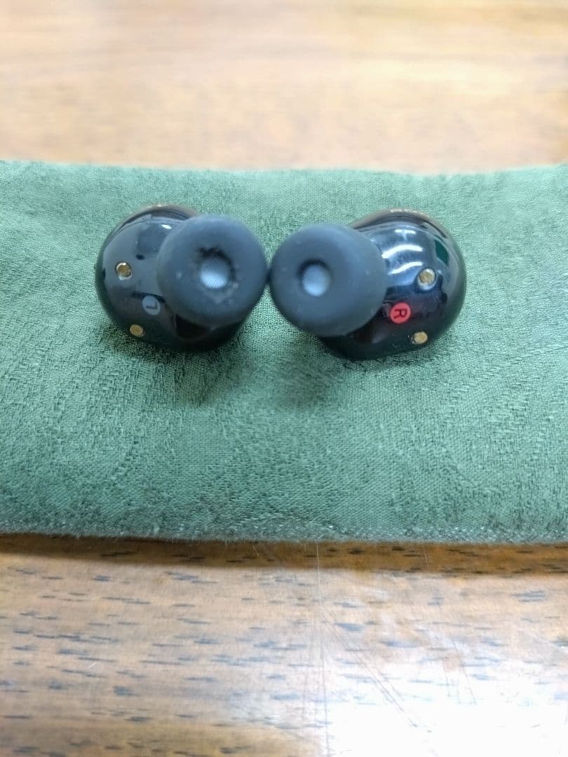 SONY ワイヤレスイヤホン ブラック WF-1000XM5　充電ケース付