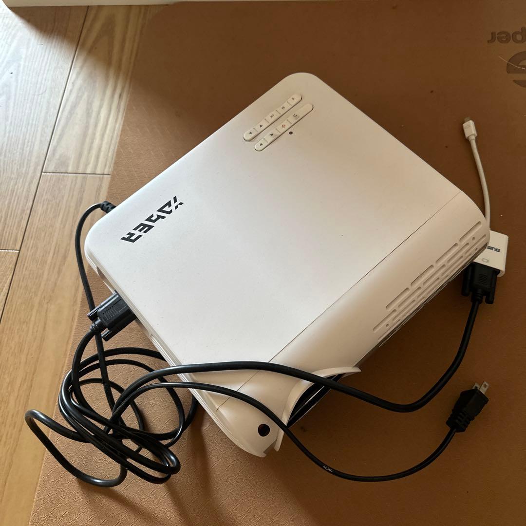 YABER Y30 LEDプロジェクター 本体　付属品、説明書付き