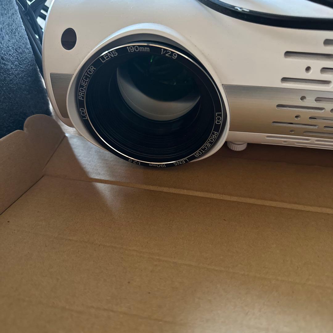 YABER Y30 LEDプロジェクター 本体　付属品、説明書付き