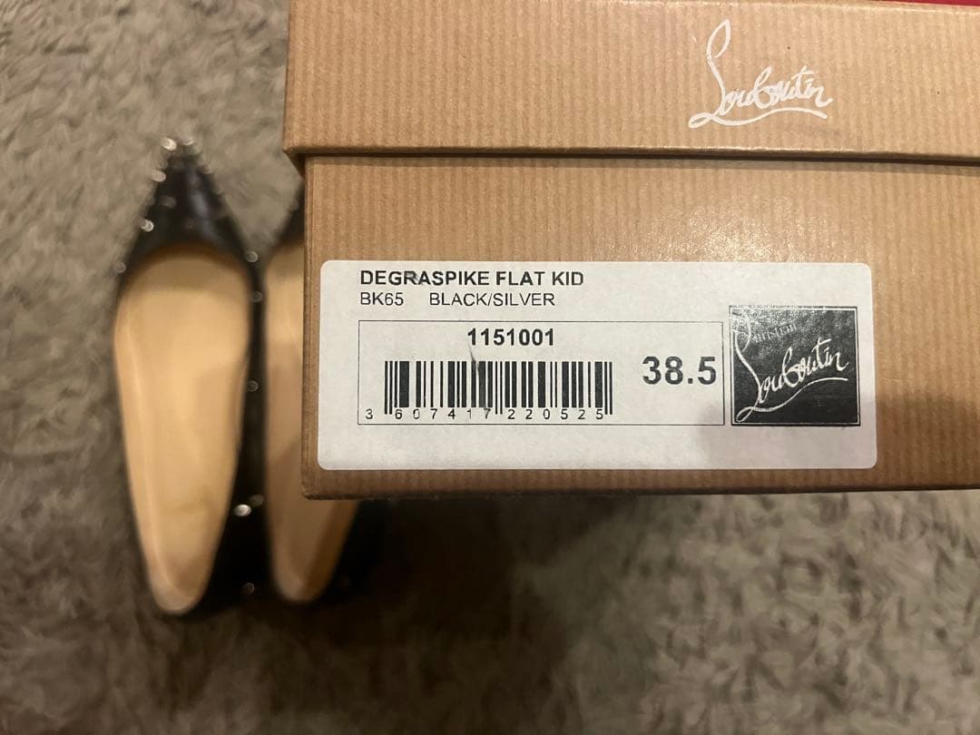 クリスチャンルブタンDEGRASPIKE FLAT KID希少なスタッズ
