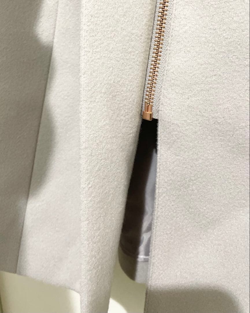 【新品未使用】アンミール　ノーカラー　ビジュー コート　グレー