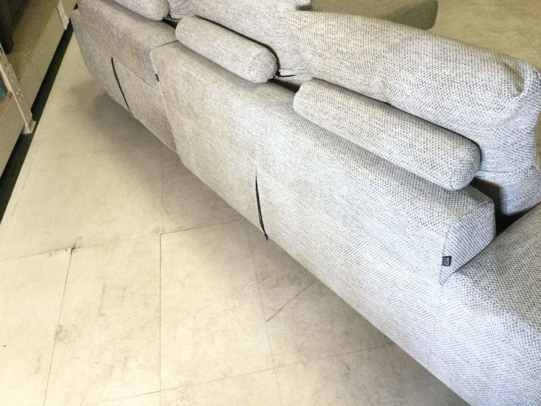 NOYESノイエスDecibel アームテーブル付2人掛けカウチソファ