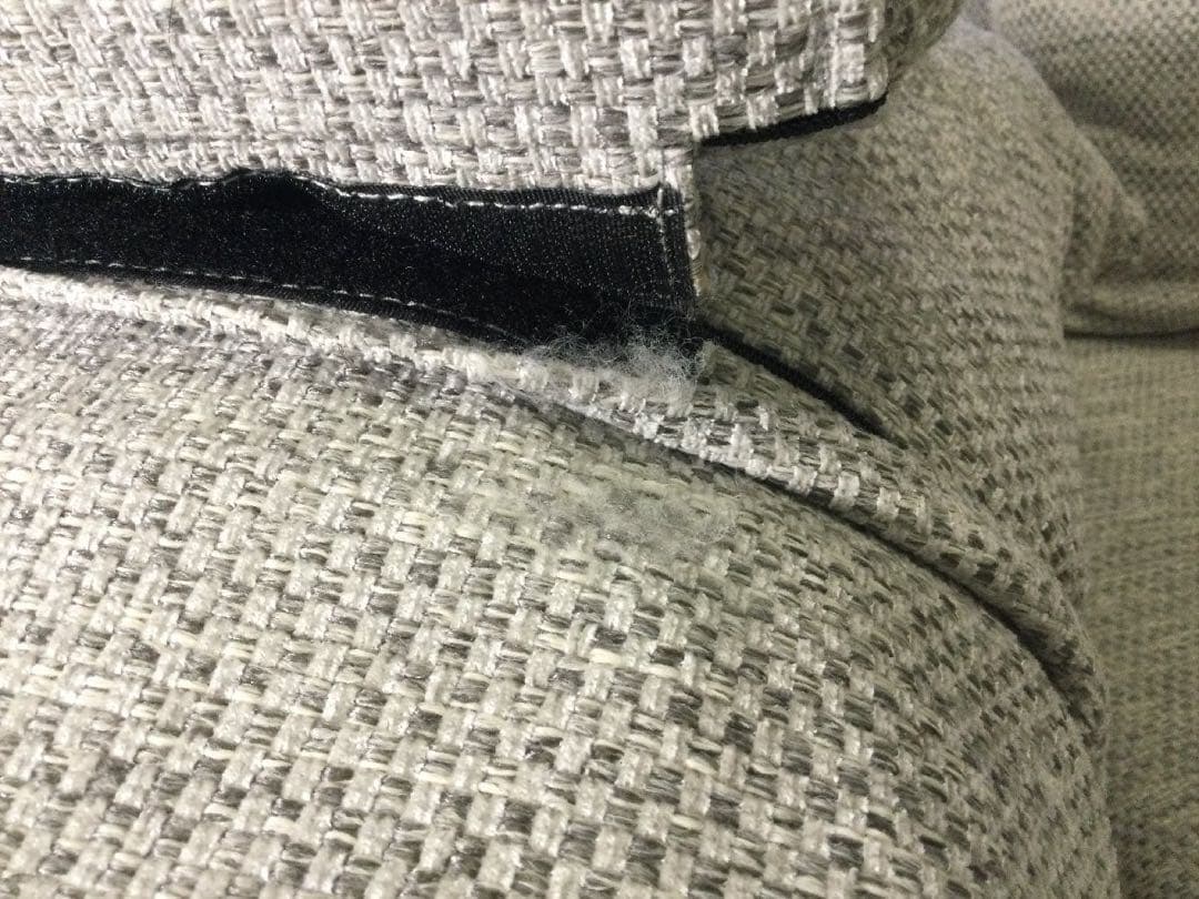 NOYESノイエスDecibel アームテーブル付2人掛けカウチソファ