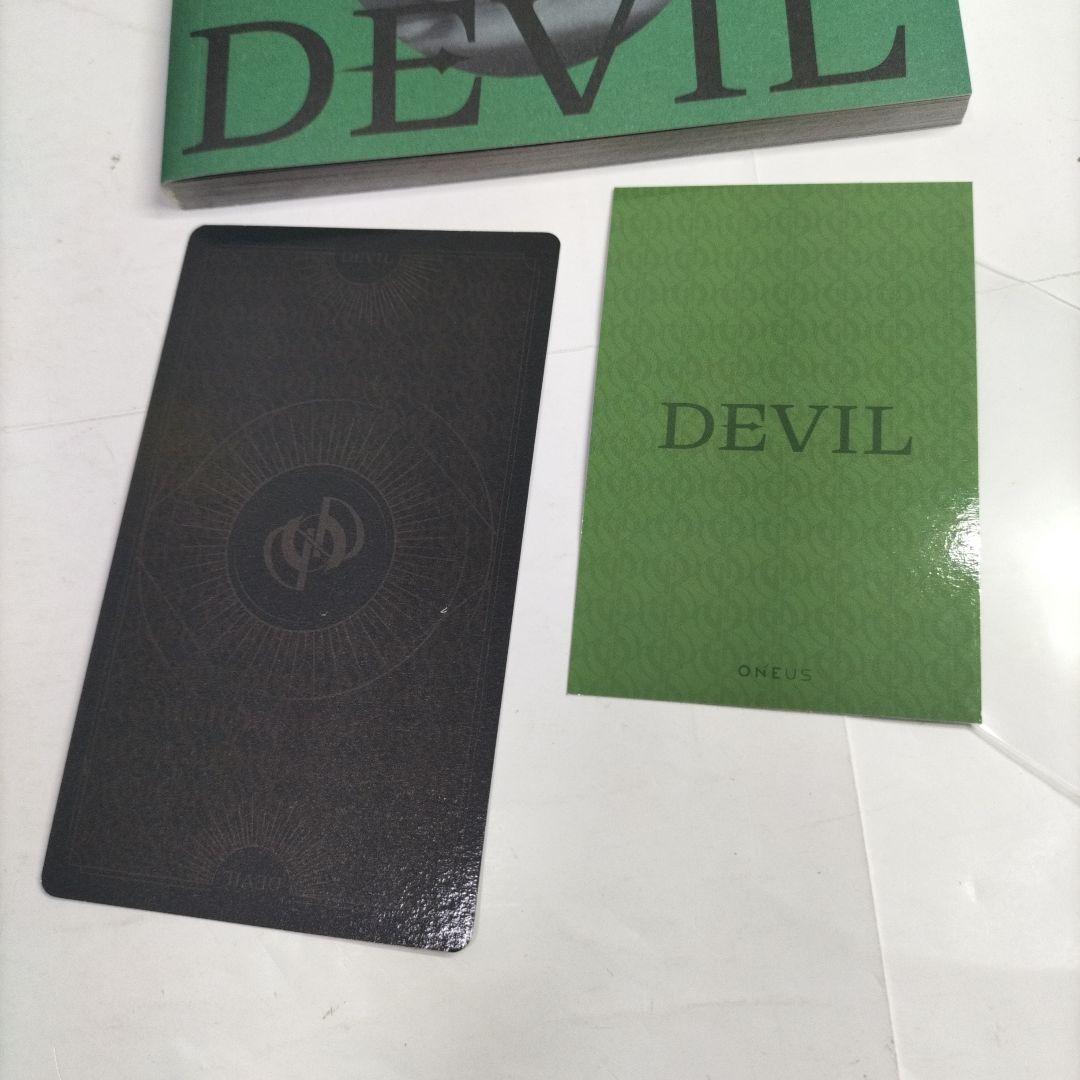 緑 ONEUS⭐ファヌン HWANWOONG⭐直筆サイン付き⭐️トレカ付き