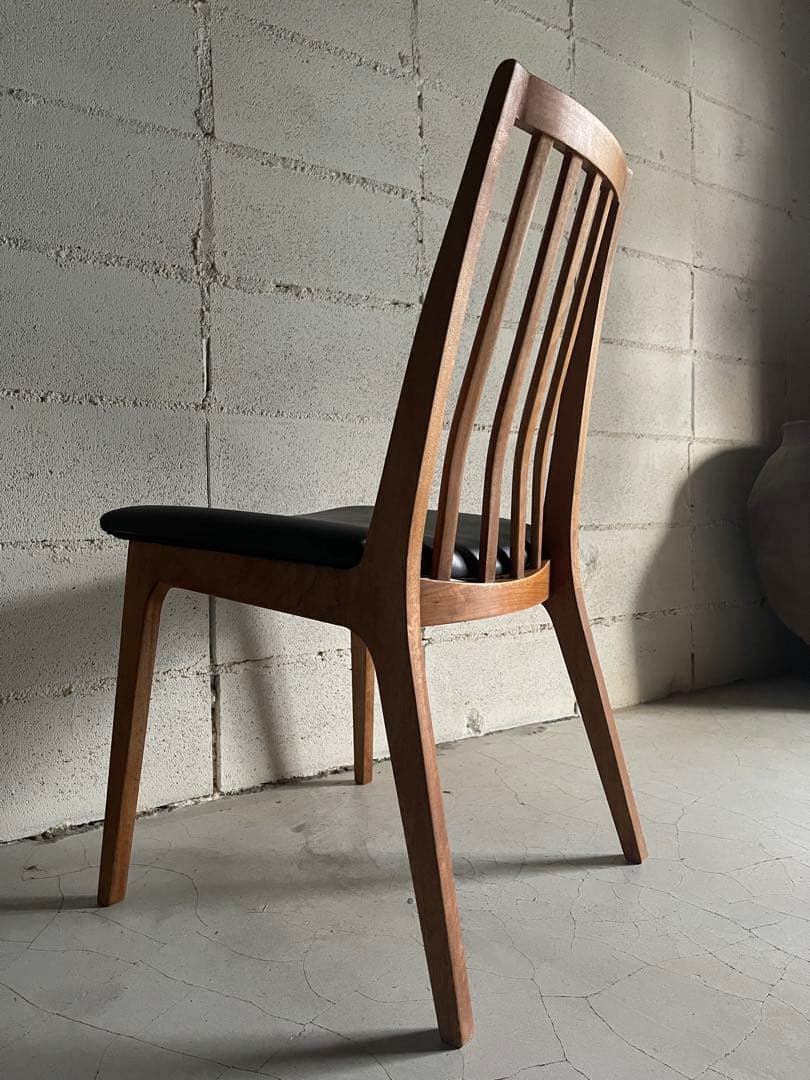 BOSCO ボスコ　ダイニングチェア　北欧　合皮レザー　朝日木材加工　アクタス