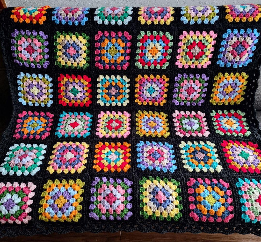 手編みモチーフマルチカバー