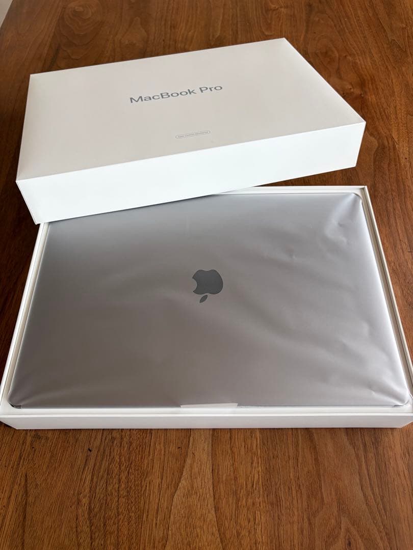 MacBookPro 2018 メモリ16GB ストレージ256GB