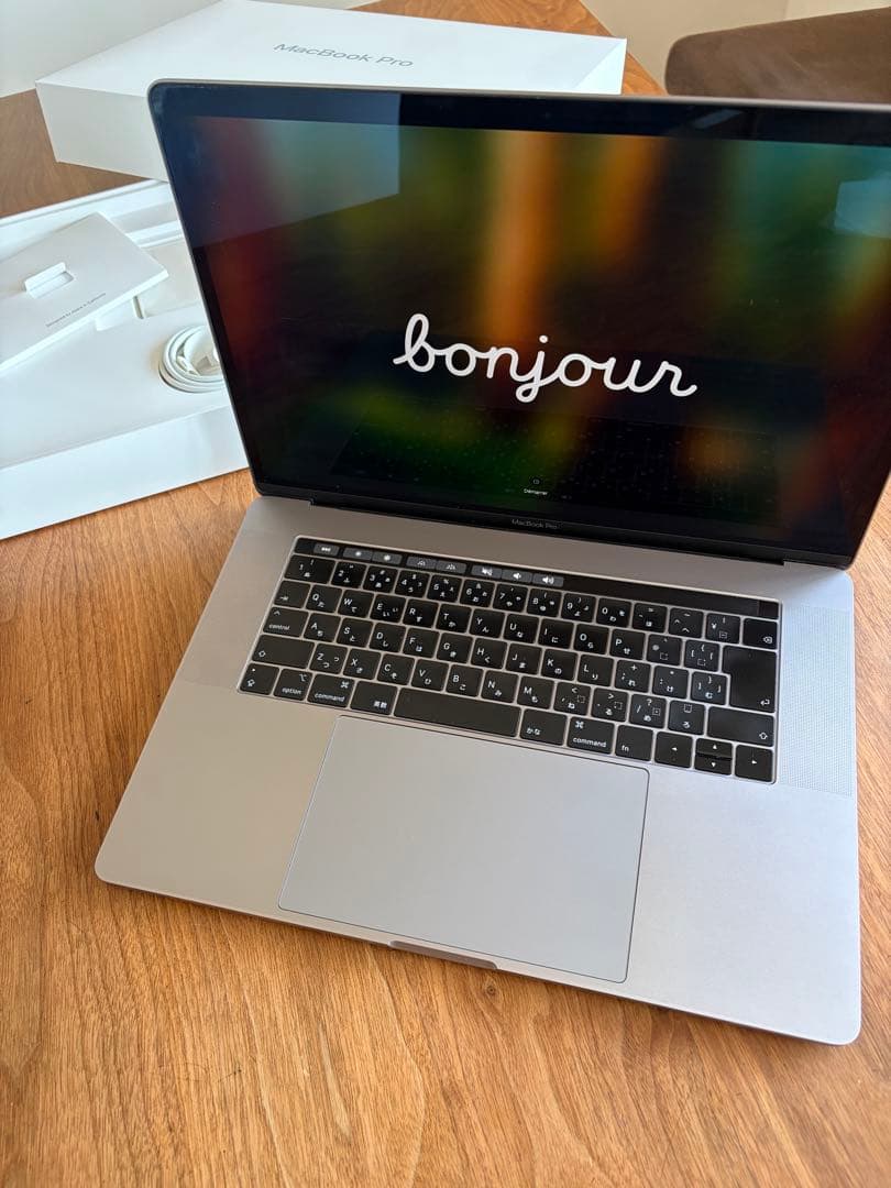 MacBookPro 2018 メモリ16GB ストレージ256GB