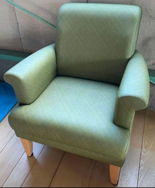【最終特価】Oliver高級1人掛けソファ　ナチュラルグリーン　シングルソファ