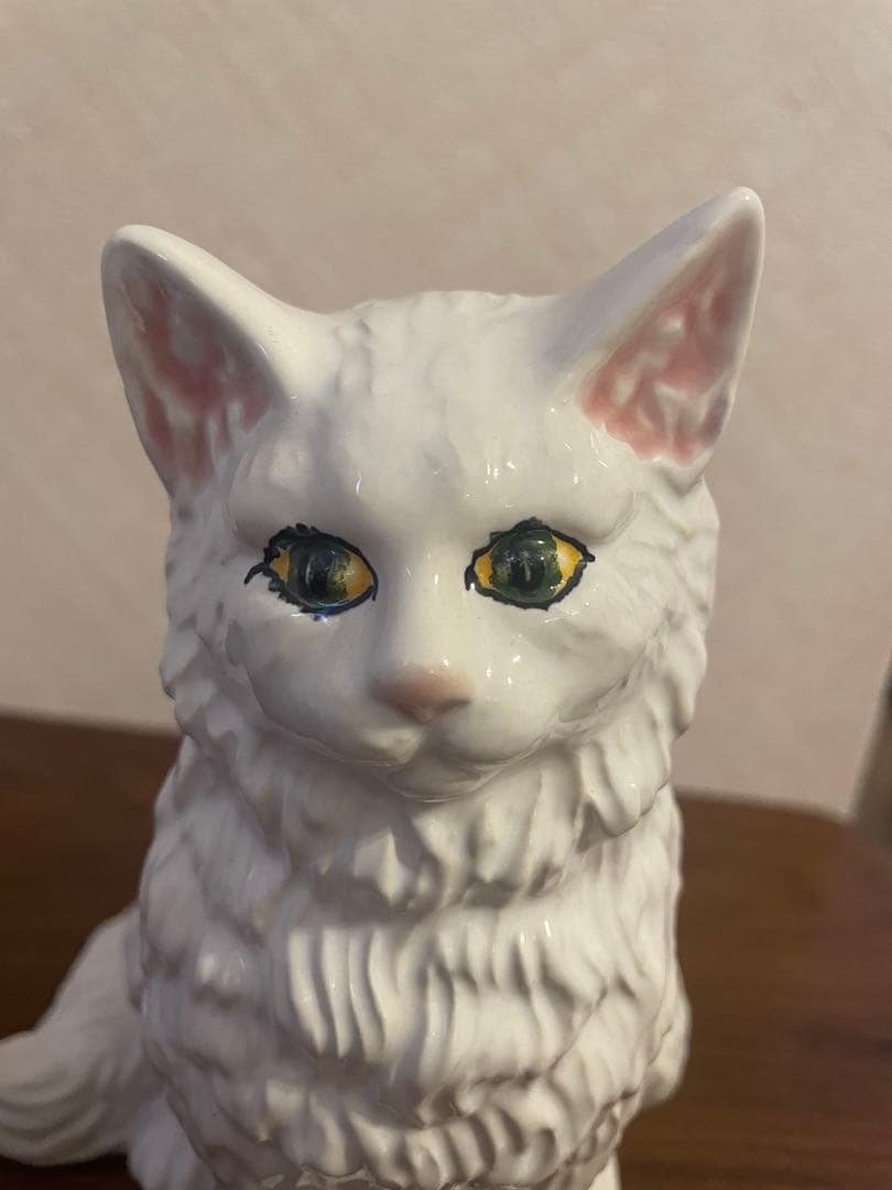ボルダロピニェイロ　Bordallo Pinheiro 白猫　置物