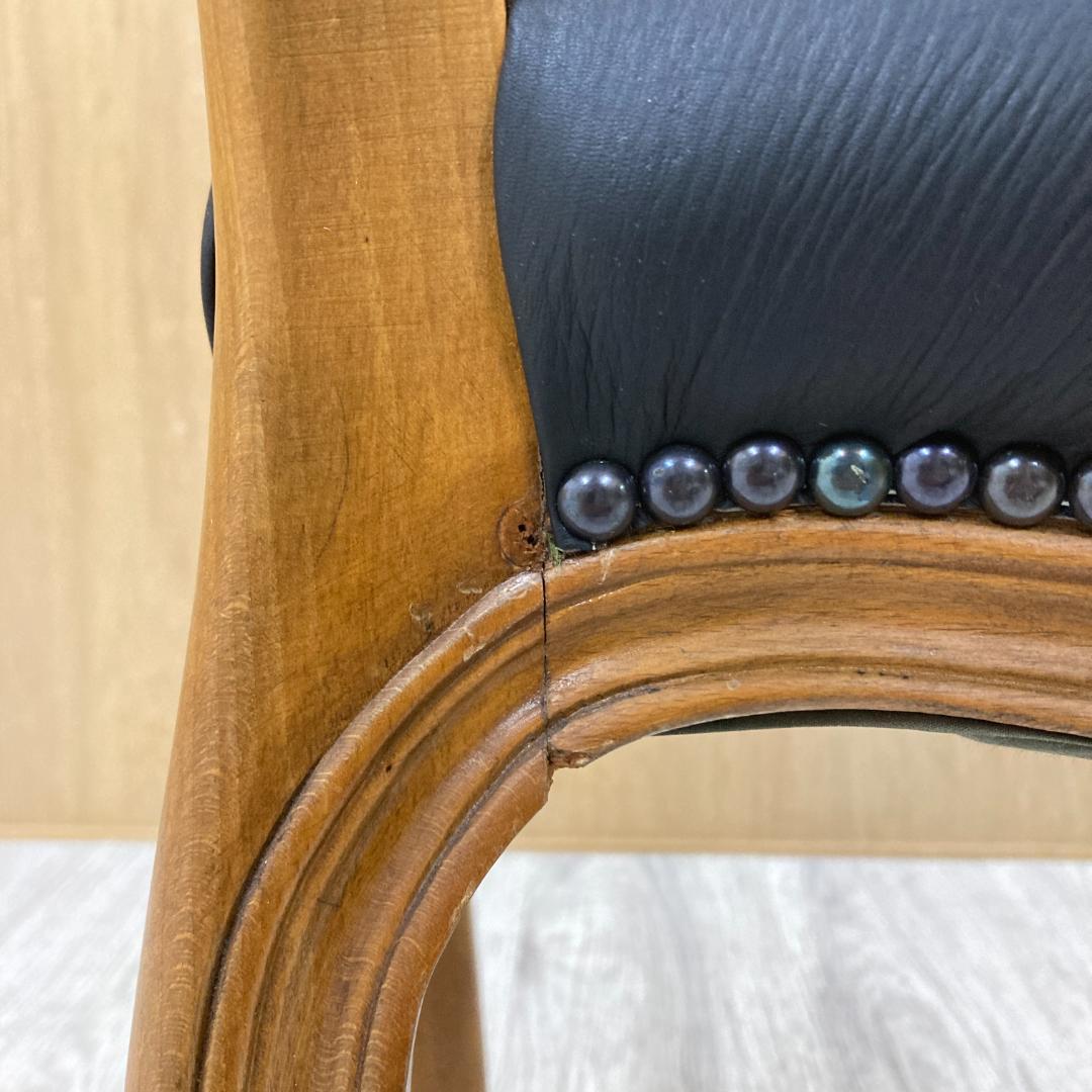 アンティーク調　革製　ダイニングチェア　猫脚　クラシック　鋲打ち　B