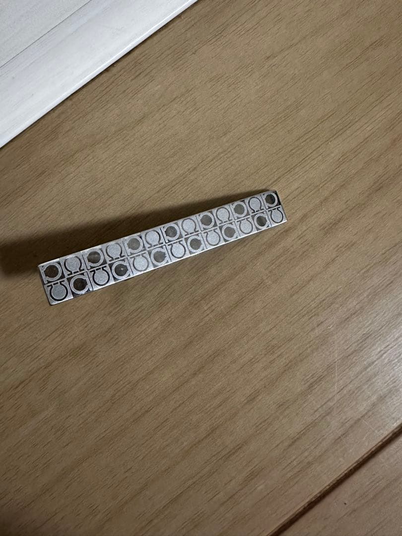 フェラガモ　シルバー ネクタイピン