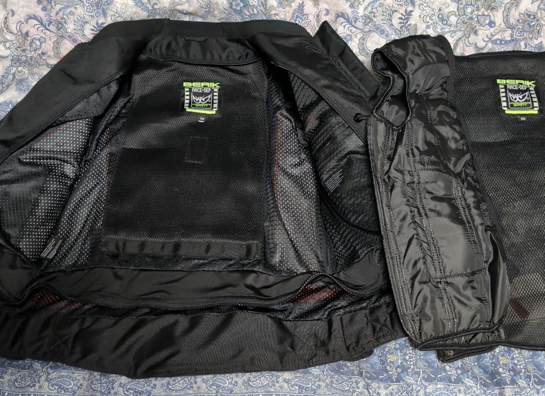 新品　ベリック　パンチング　レザージャケット　56サイズ　黒／白／赤　BERIK