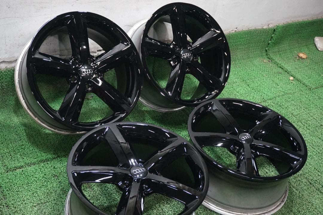 アウディ純正　カスタムブラックエディション A4 A5 8K S4 A6 TT